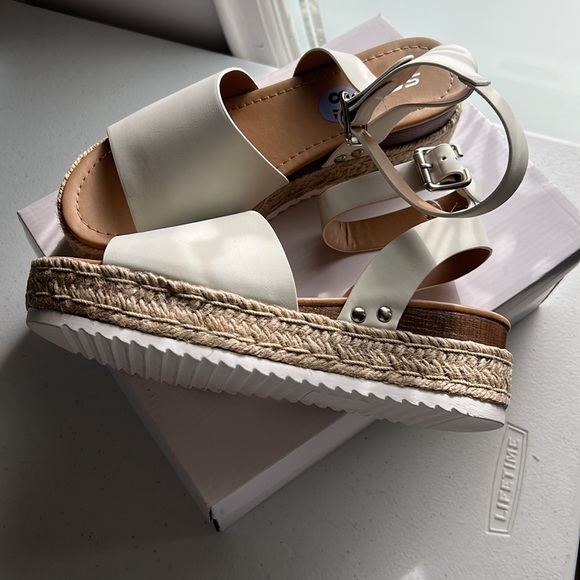 Soda Brand, Topic, Off White, Espadrille Style Sandals, Size 8 1/2 - Picture 3 of 4
